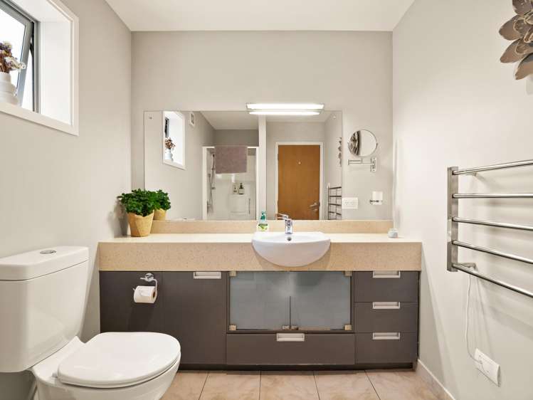 10 Glenfinlass Street Company Bay_23