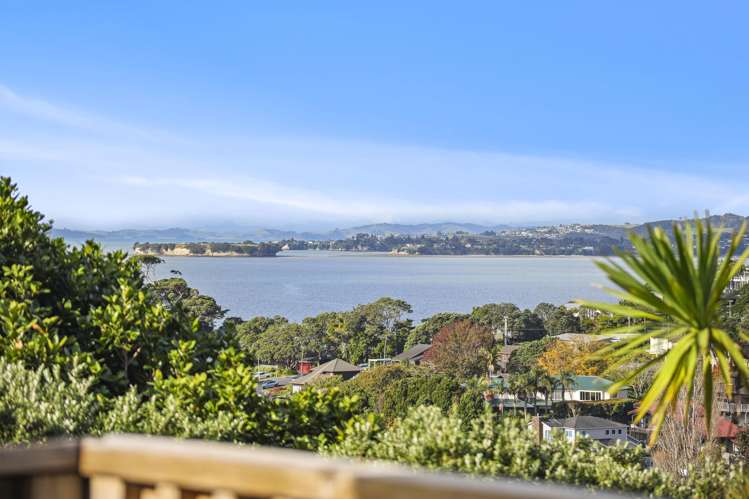 13 Colmar Road Mellons Bay_22