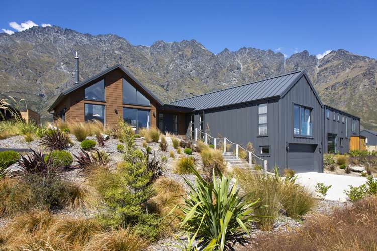 7 Falconer Rise Jacks Point_10