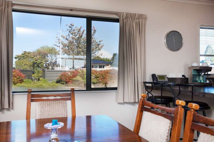 2 Estate Grove Inglewood_1