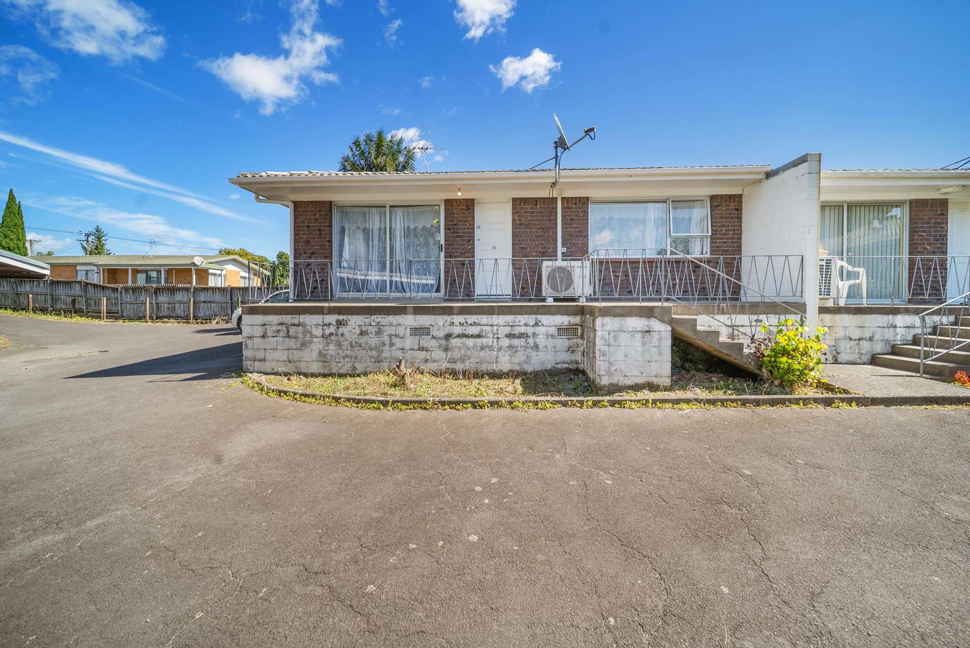 1/49A Landon Avenue Mangere East_0