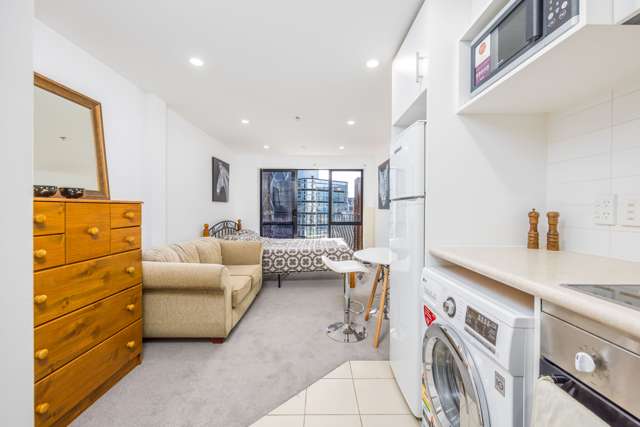 9h/23 Emily Place Auckland Central_4