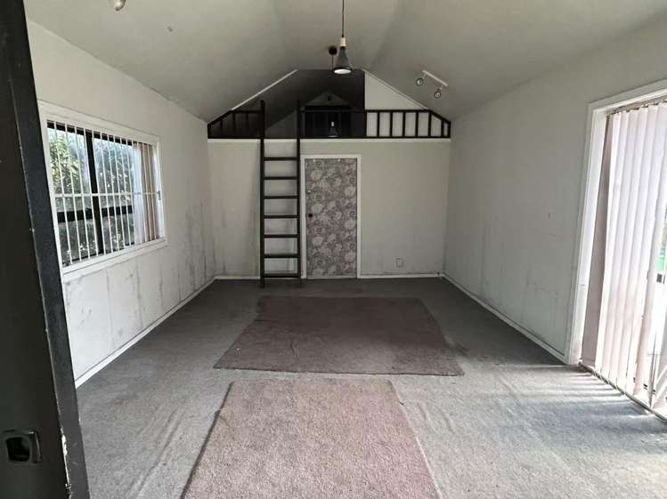 39 Beach Road Papakura_12