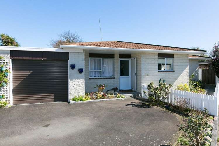 2/10 Nursery Place Westown_6