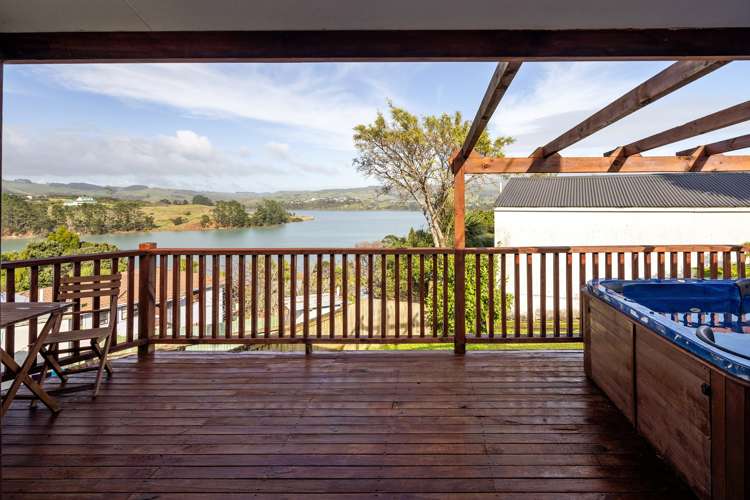 13 Point Street Raglan_19