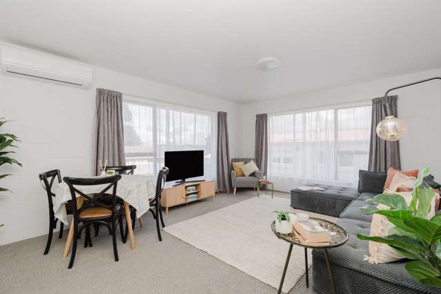 8/14 Wellington Street Hamilton East_1
