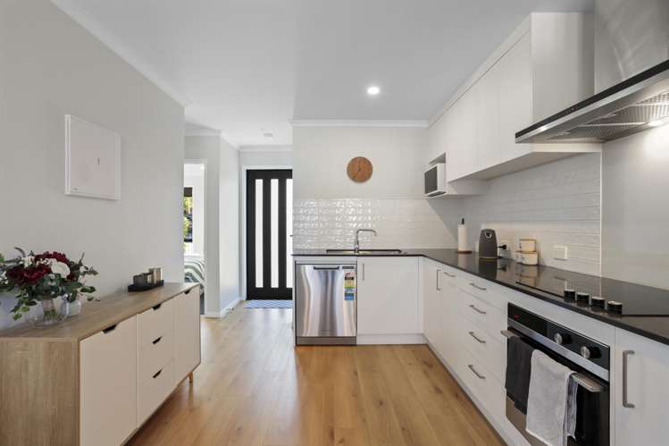 8 Honowai Street Kumeu_11