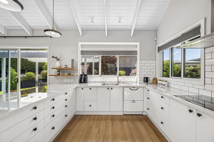 9 Coprosma Crescent Waipahihi_15