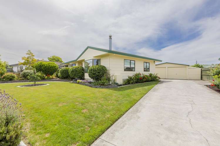 9 Deakin Place Clive_17