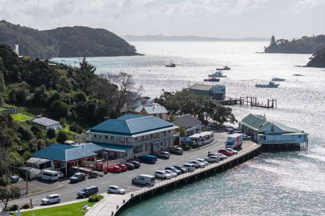 MANGONUI HOTEL, LIQUOR SHOP PLUS LAND