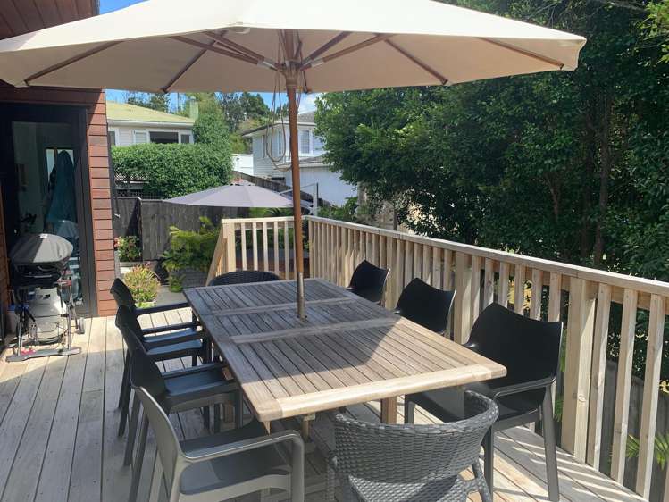 1 Woodfern Crescent Titirangi_10