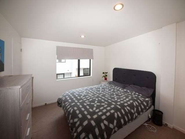 2/11 Gordon Place Newtown_3