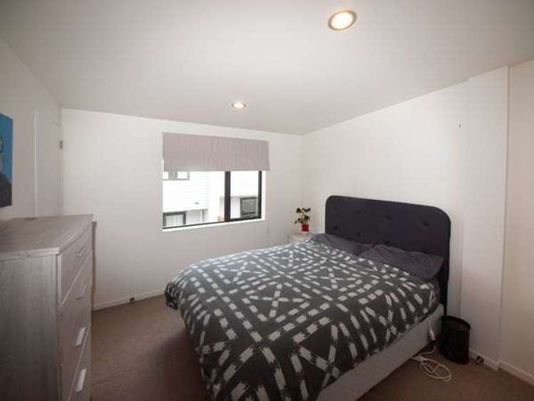 2/11 Gordon Place Newtown_3