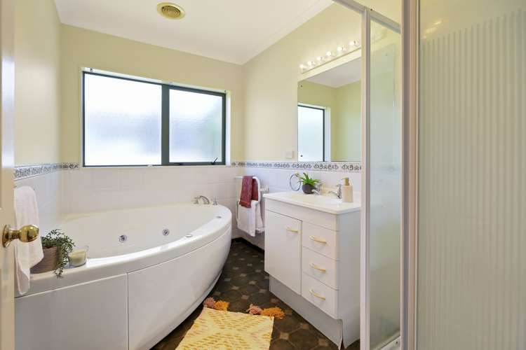 7 Norman Close The Gardens_15