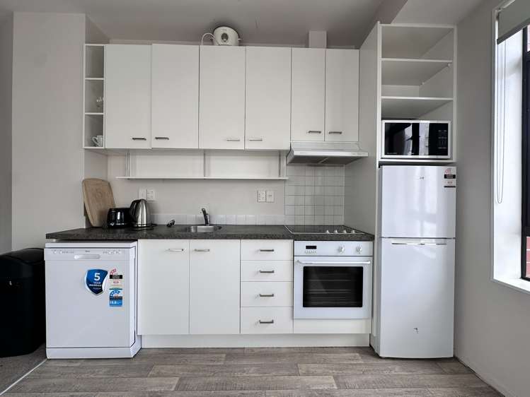 5C/50-52 Eden Crescent City Centre_5