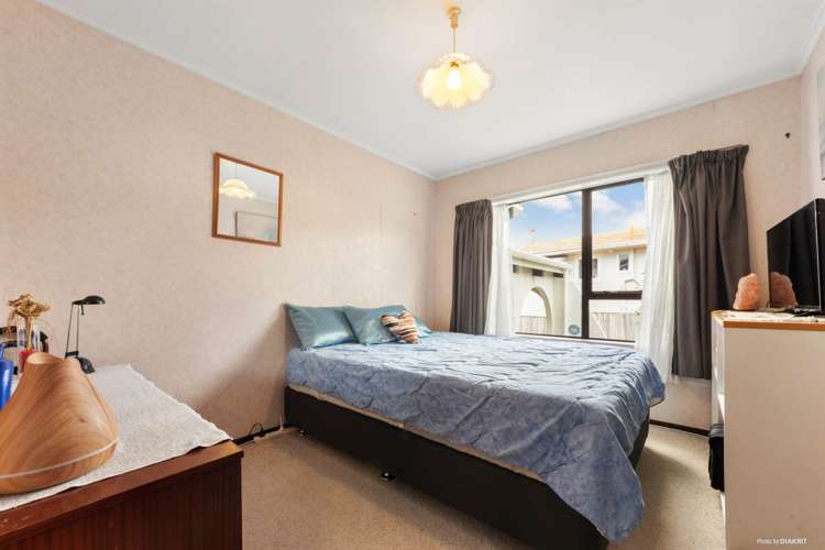 36 Kelkirk Street Kelston_11