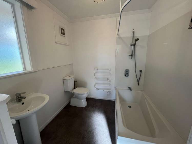 22 Mahoe Street Ōtaki Beach_9