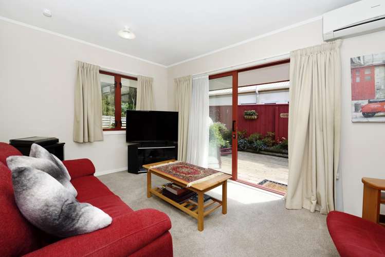 104 Saint Vincent Street Toi Toi_2