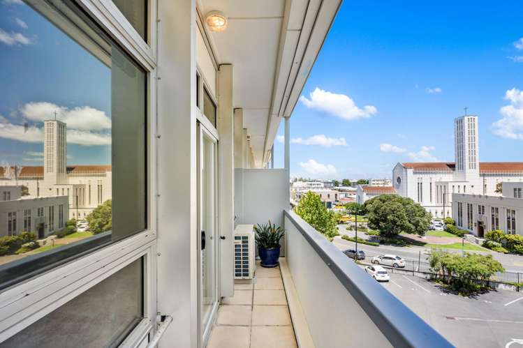 3a/3 Shakespeare Road Napier South_12