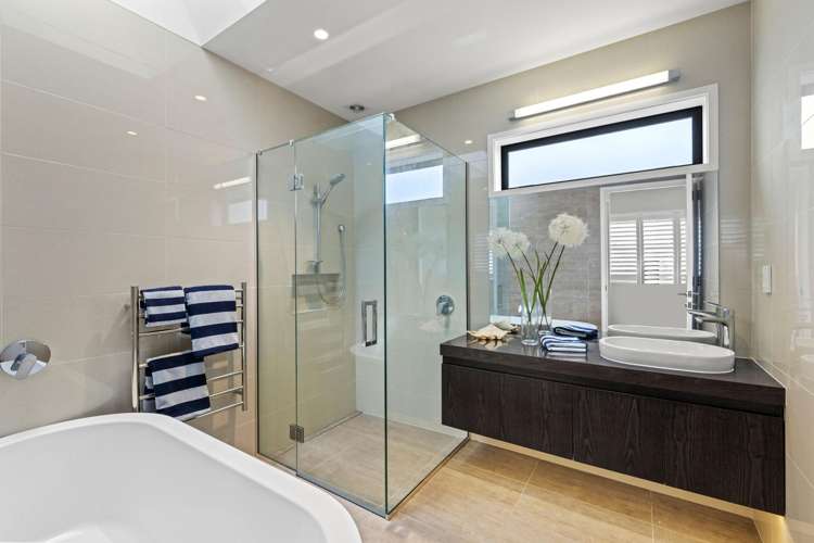 15 St Andrews Square Strowan_18