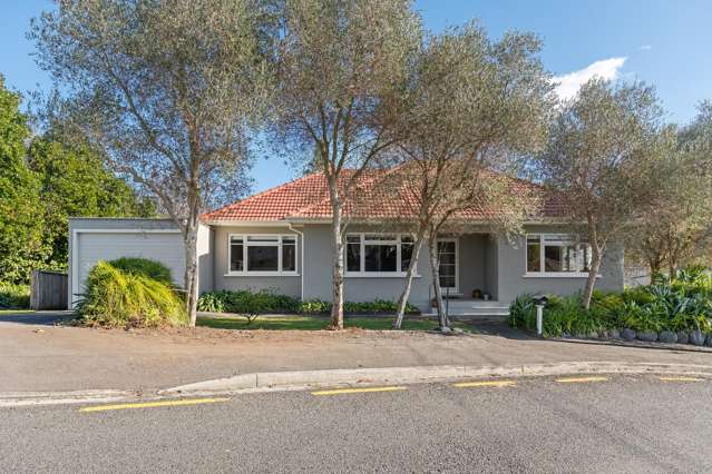 Sun-Filled Stucco Charmer Close to Town