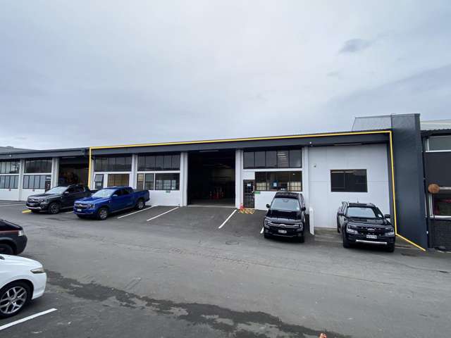 418SQM Functional Warehouse on Patiki