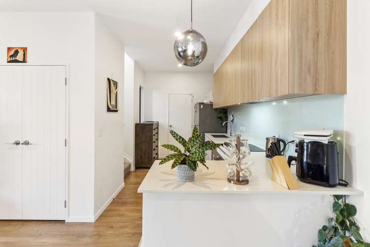 16/26 Springvale Drive Fairview Heights North Shore City Houses