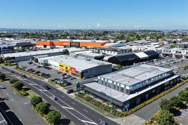 High-profile Lunn Avenue retail opportunity (T1B)