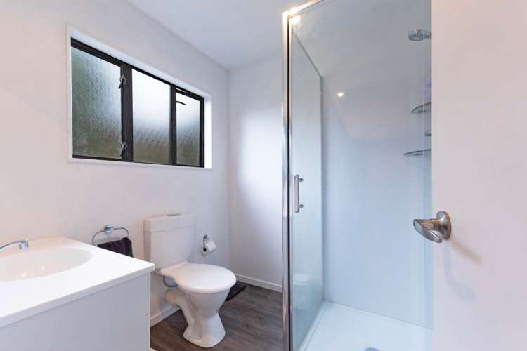 27 De Val Drive Titirangi_11