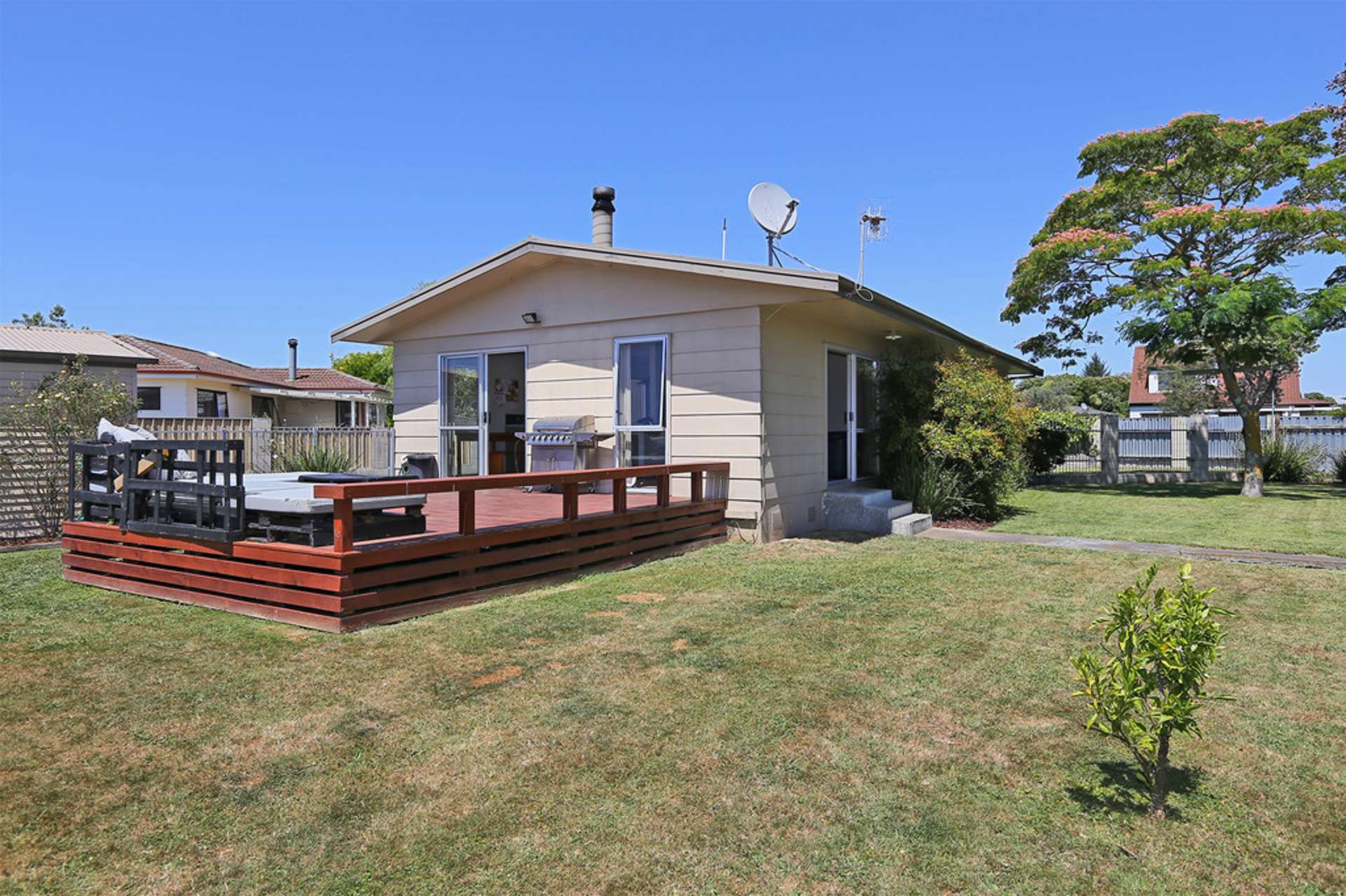 1 Deakin Place Clive_0