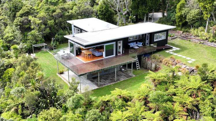 296 Piha Road Piha_69