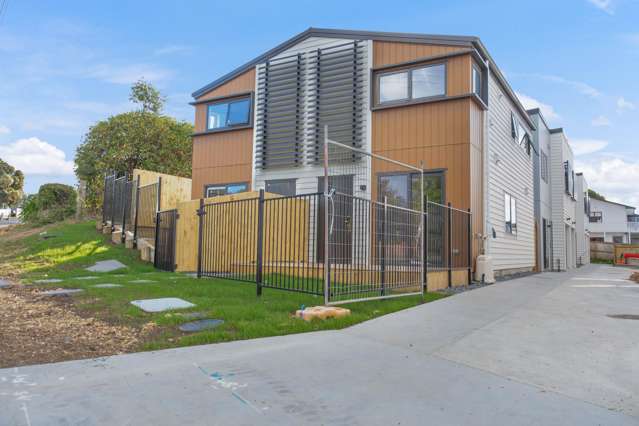 Charming 2 Bed Duplex - $600K!