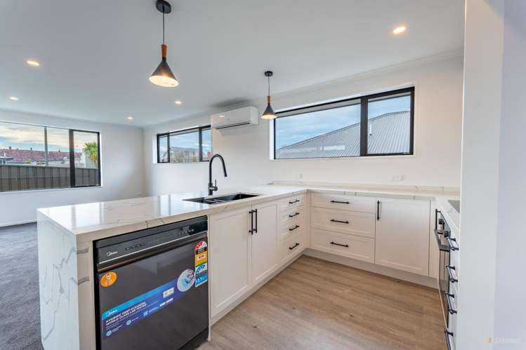 86 & 86A Church Street Seaview_8