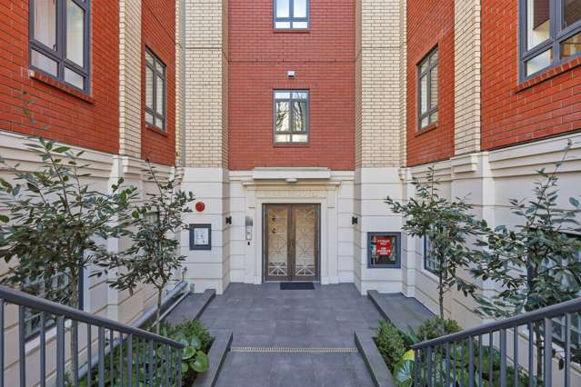 Spacious with its own Garage -Premium CBD living!!