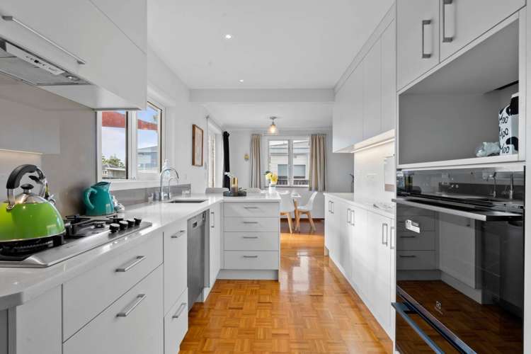 189 Riverside Avenue Point England_5