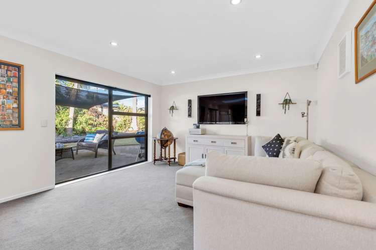 6 Billabong Place Botany Downs_10