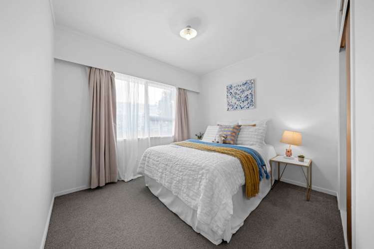 1/6 Tina Place Sunnyhills_12