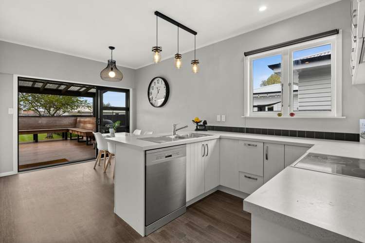 810 Queen Street East Parkvale_14