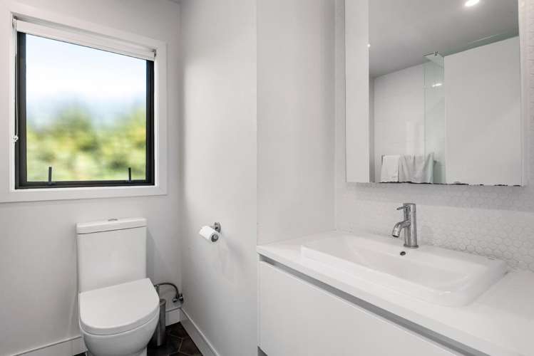 22 Don Croot Street Western Springs_17