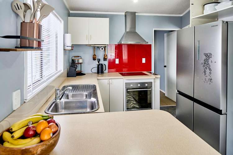 216 Sievers Grove Cannons Creek_3