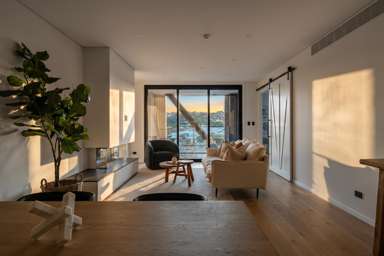 Hill View Collection, Customs Quay_3
