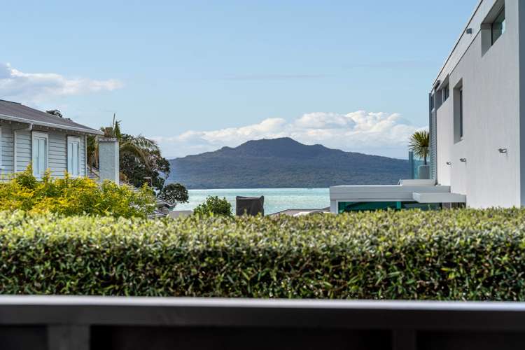 2/10 Merani Street Narrow Neck_22