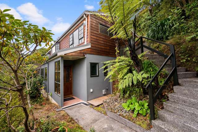 SPACIOUS LIVING - GREAT LOCATION!