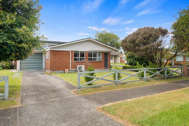 MODERN & CRISP, PLUS CENTRALLY LOCATED!