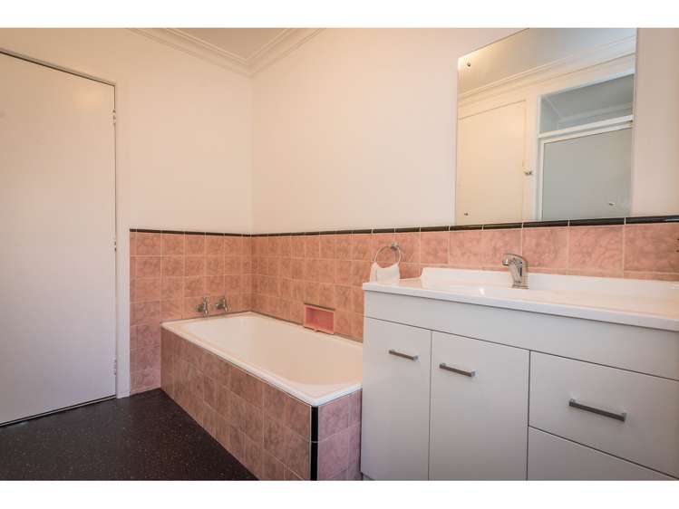 33 Derwent Crescent Titirangi_8