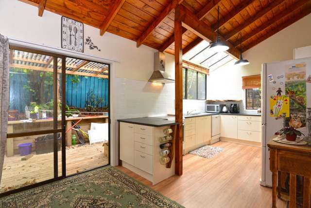 2/46a Captain Scott Road Glen Eden_4