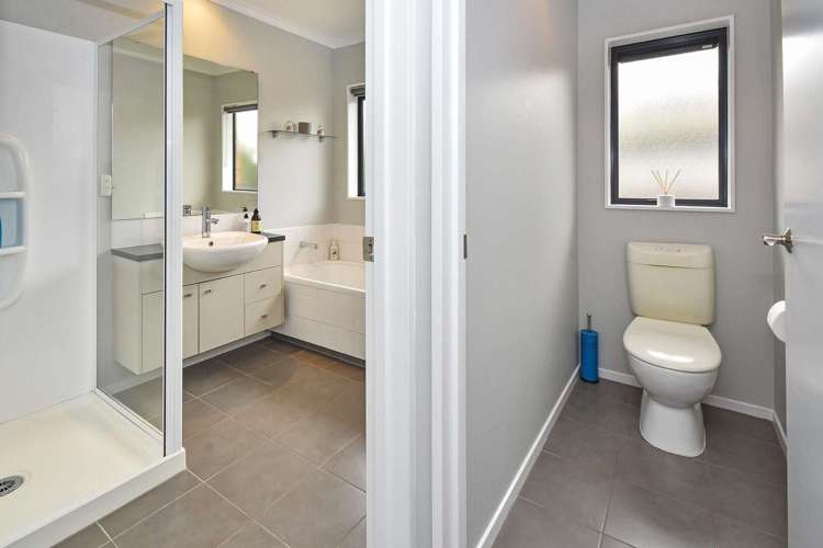 8 Aberdeen Crescent Wattle Downs_22