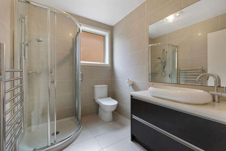 17 Lucca Crescent Flat Bush_20