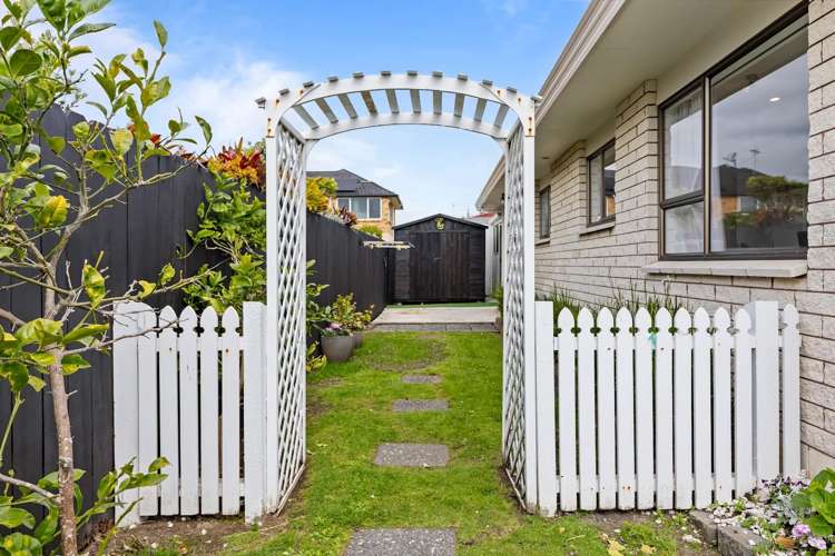 Flat 1/20 Pine Road Orewa_21
