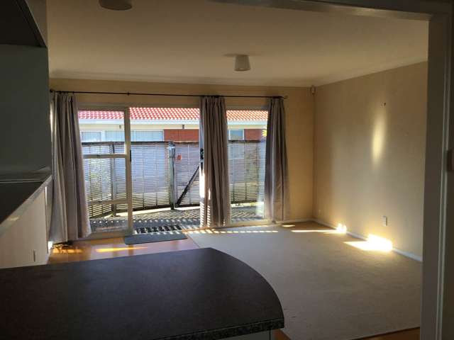 2/83 Moana Avenue One Tree Hill_2